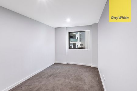 MODERN TWO BEDROOM APARTMENT IN PRIME LOCATION WITH GARDEN ASPECT - Photo 2