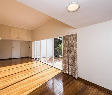 Unfurnished art deco home in lovely location - Photo 3