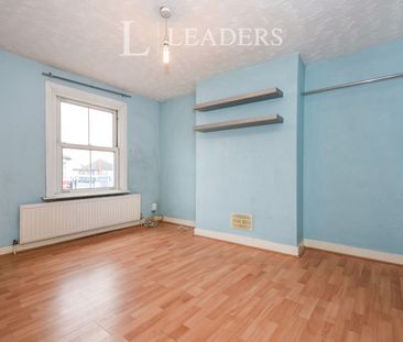 2 bedroom mid-terrace to rent Victoria Avenue, Southend-On-Sea, SS2 - Photo 5