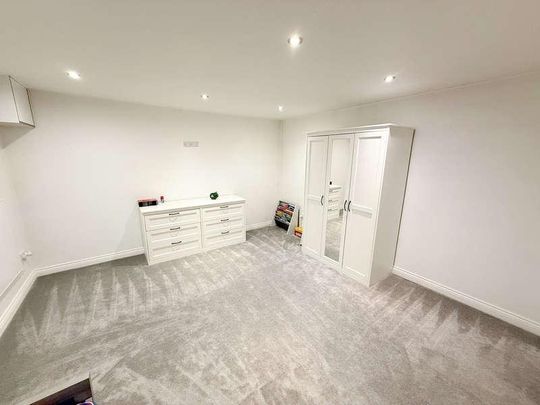 Lower Road, Hockley, SS5 - Photo 1