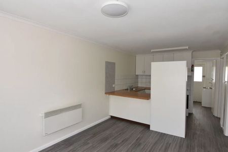 Well Located Two Bedroom Unit - Photo 2