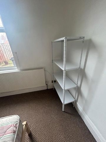 1 bedroom in a house share to rent - Photo 4
