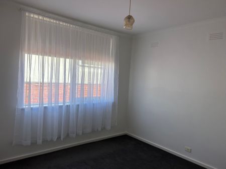 LOW MAINTENANCE LIVING IN A SOUGHT-AFTER CLIFTON HILL LOCATION - Photo 2