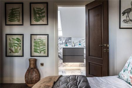 5 bedroom link detached house to rent - Photo 4