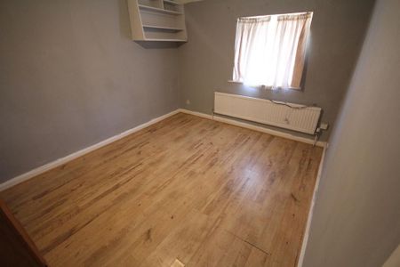 6 bedroom semi-detached house to rent - Photo 2