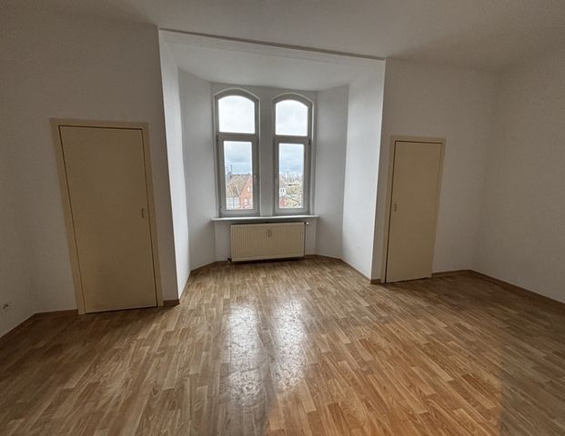 Gemütliche, frisch renovierte 1-Zimmer-Wohnung im Dachgeschoss mit zentraler Anbindung - Photo 1