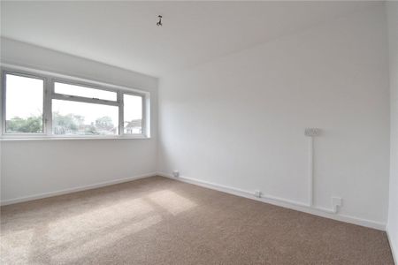 Newly Renovated 3 bedroom house to rent in the popular Cherry Hinton district within walking distance of ARM and the High Street offering a parade of shops. GCH. Rear enclosed garden. Unfurnished. Street Parking. - Photo 4