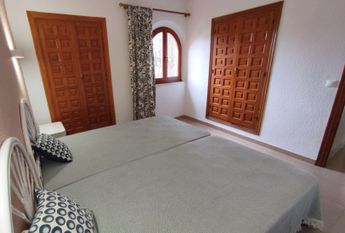 Spacious villa for rent for a long term with sea views and close to Lady Elizabeth school.