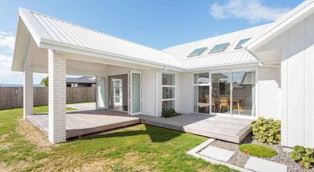 Spacious executive family home - Photo 3