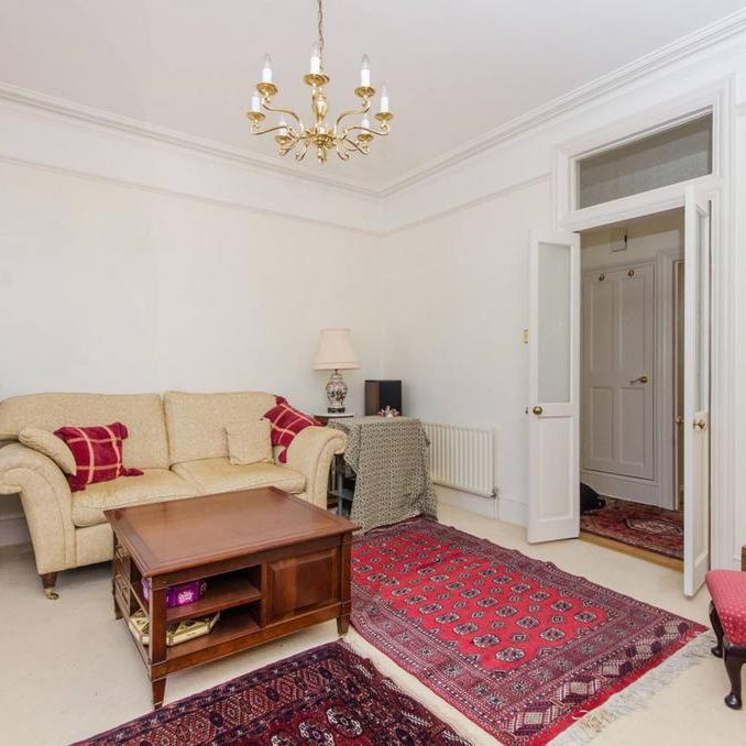 3 bedroom flat to rent - Photo 1