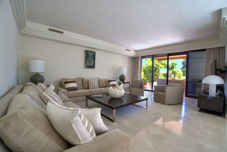 Ground Floor Apartment in Nueva Andalucía - Foto 2