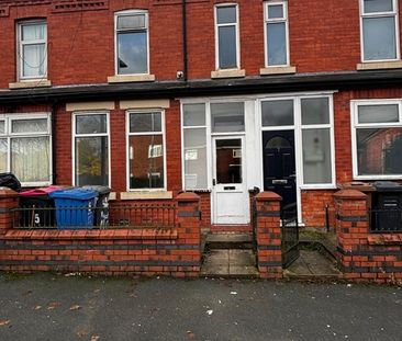 3 Bed Terraced House, New Cross Street, M5 - Photo 4