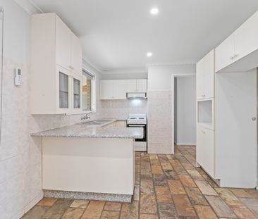 CHARMING FAMILY HOME! - Photo 5