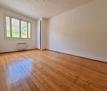 Charmant appartement de 2.5 pièces avec balcon à deux pas du centre - Photo 2