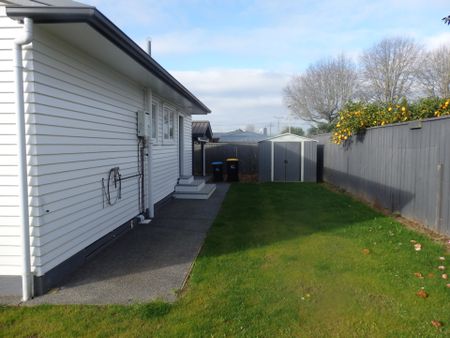 Cute Character Home Cambridge East - Photo 3