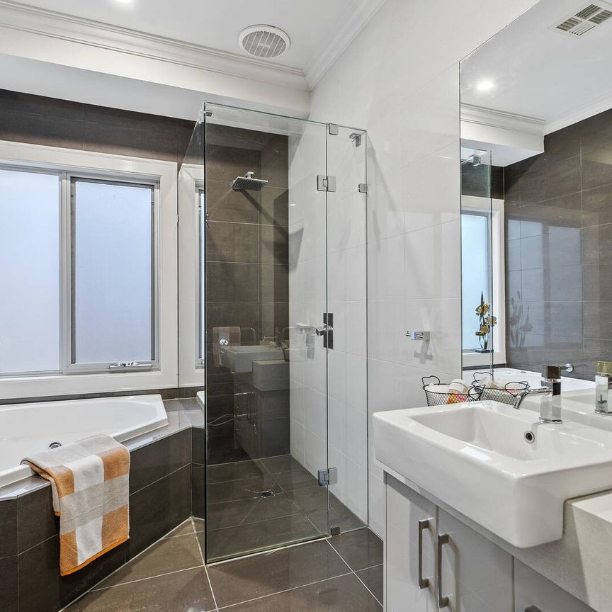 38B Bundeera Road, Caulfield South VIC 3162 - House For Rent | Domain - Photo 1