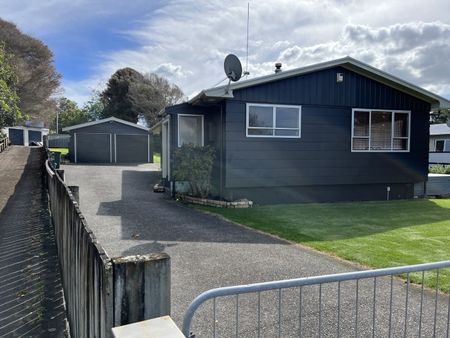 Waihi Beach Beauty - Waihi Beach - Photo 2