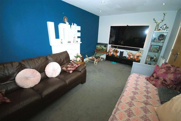 4 bedroom detached house to rent - Photo 1