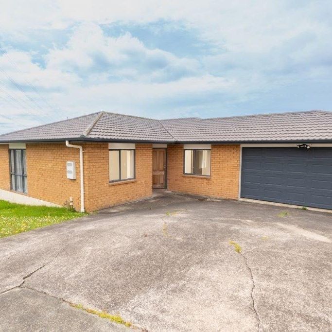 Pet Friendly Three Bedroom House - Photo 1