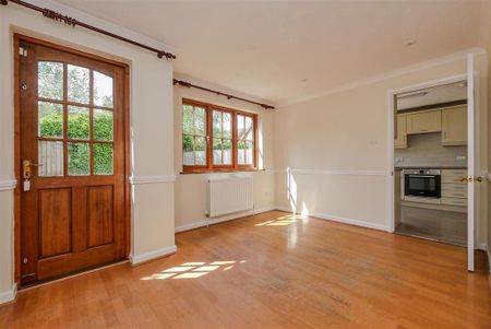 4 bedroom semi-detached house to rent - Photo 4