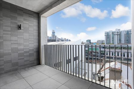 Setting the bar for luxury in South Melbourne - Photo 5