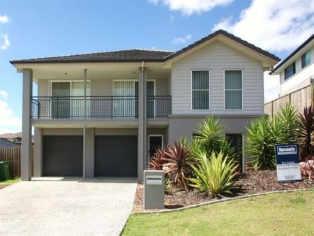 Huge family home in Highland Reserve - Photo 2