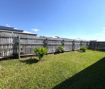 MODERN LIVING IN MOUNT LOW - 4 BEDROOMS + MEDIA ROOM - Photo 4