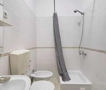 Rooms for rent in 5-bedroom apartment in Cacilhas - Foto 5