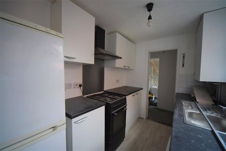 4 Bedroom Terraced - Photo 3