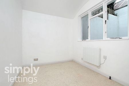 2 Bed property for rent - Photo 2