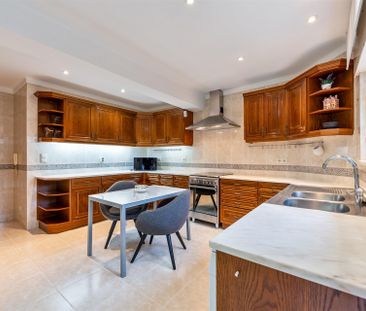 Lisboa, Encarnação, - Photo 2