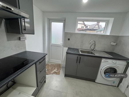 4 bedroom terraced house to rent - Photo 4