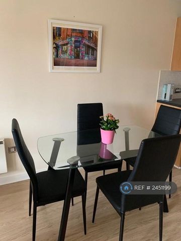 2 bedroom flat to rent - Photo 2