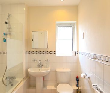 2 Bed Flat, Christopher Court, NW4 - Photo 1