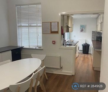 1 bedroom in a house share to rent - Photo 1