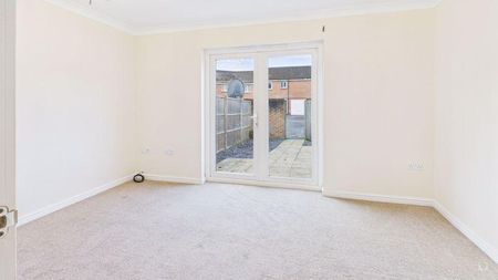 3 bedroom terraced house to rent - Photo 3
