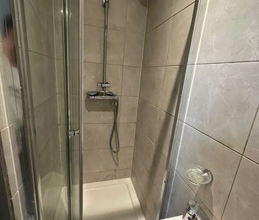 Ground Floor self contained studio flat ideal for couple- 1200 pcm ... - Photo 3