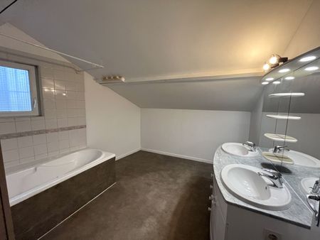 Location Appartement 4 pièces 120m² - Photo 5
