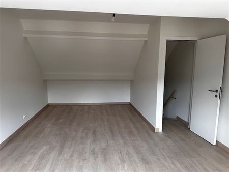 Volledige vernieuwde woning met 3 slpks - Photo 5