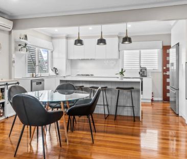 Beautifully Renovated Clayfield Home with Dual Living & Entertainer... - Photo 1