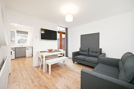 4 bedroom terraced house to rent - Photo 3