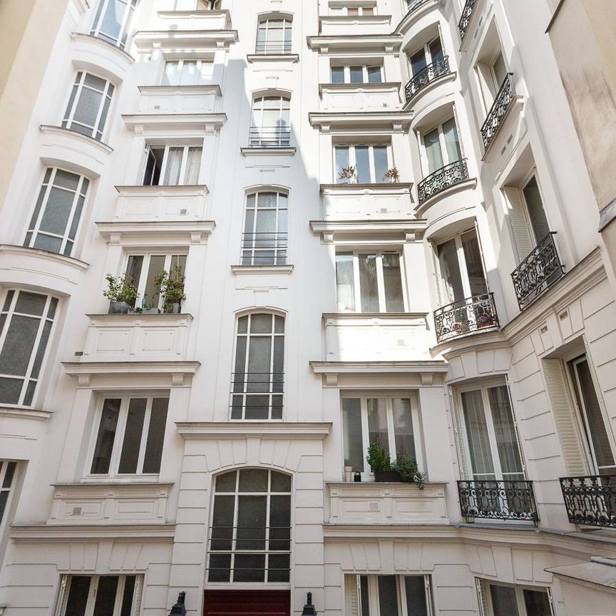 Logement à Paris, Location meublée - Photo 1