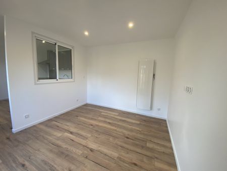 JOLI APPARTEMENT T2 ENTIEREMENT RÉNOVÉ AVEC TERASSE BÉTONNÉE - Photo 2