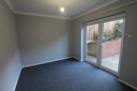 3 bedroom semi-detached house to rent - Photo 2