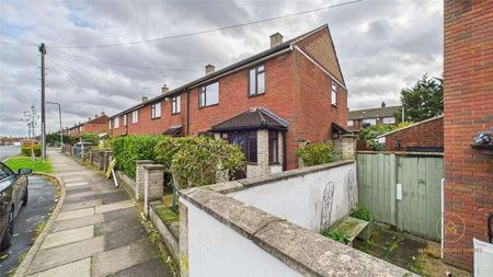 Hind Close, Hainault Chigwell, Essex, IG7 - Photo 3