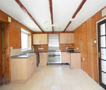 3 bedroom semi-detached house to rent - Photo 6