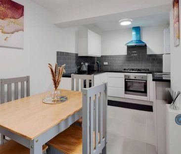 5 bedroom terraced house to rent - Photo 2