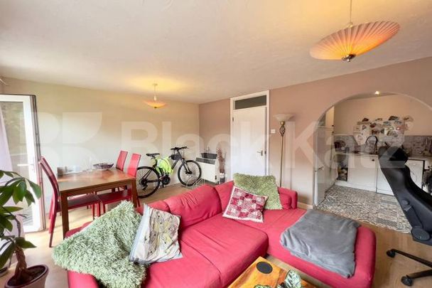 Larger than average, private development - Photo 1