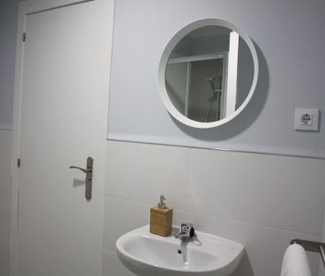 Room with balcony in Lavapiés - Photo 4