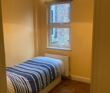 Room in a Shared Flat, Deacon Road, NW2 - Photo 2